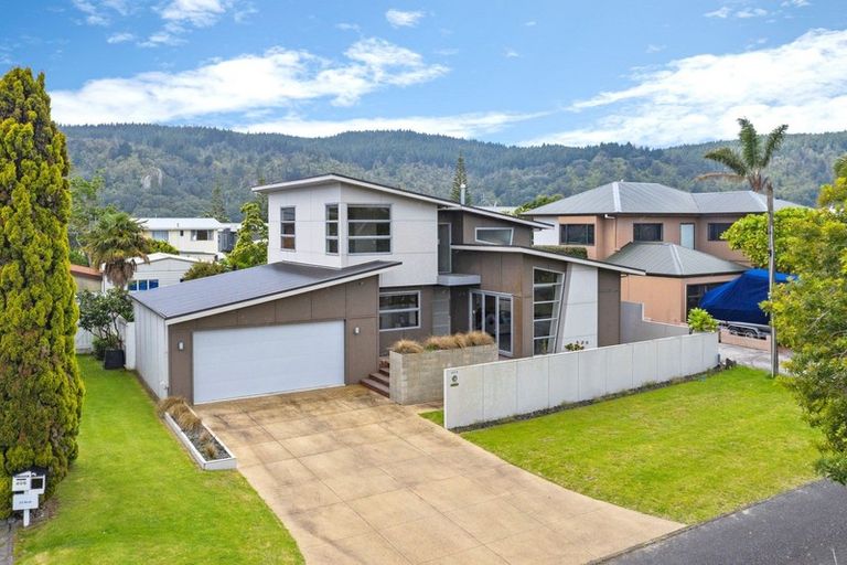 Photo of property in 404 Harbour View Road, Whangamata, 3620