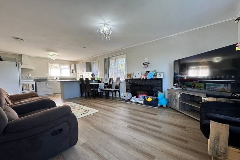 Photo of property in 8 Kerry Place, Papakura, 2110