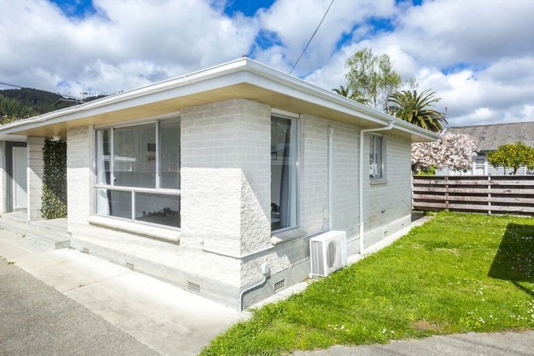 Photo of property in 2/12 Wilford Street, Wallaceville, Upper Hutt, 5018