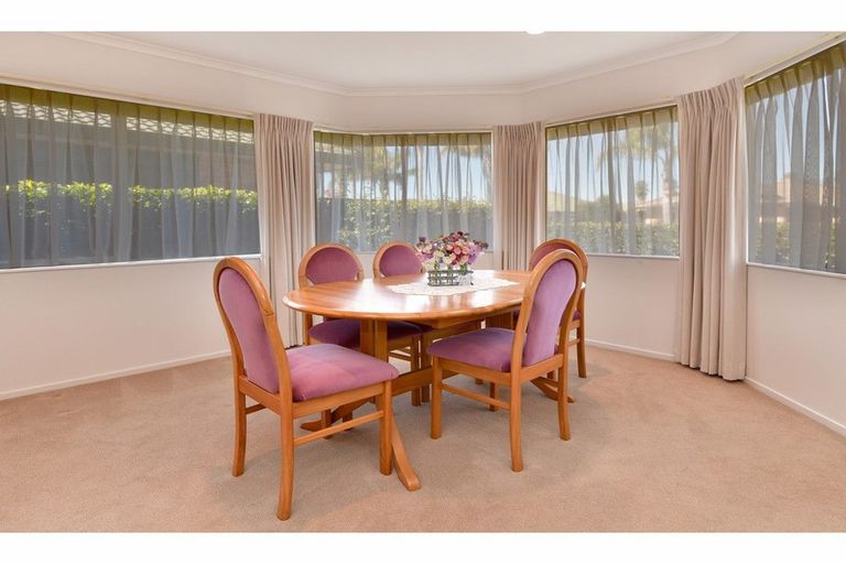 Photo of property in 18 Dan Tori Place, Orewa, 0931