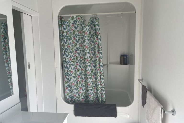 Photo of property in 8 Anarahi Place, Mangere Bridge, Auckland, 2022