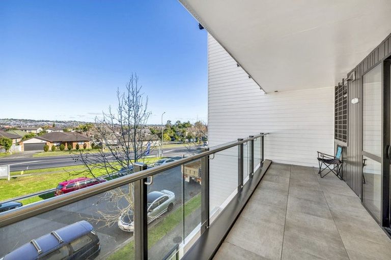 Photo of property in 10/11 Carlos Drive, Flat Bush, Auckland, 2016