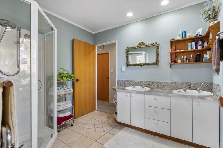 Photo of property in 6 Lillian Place, Orewa, 0931