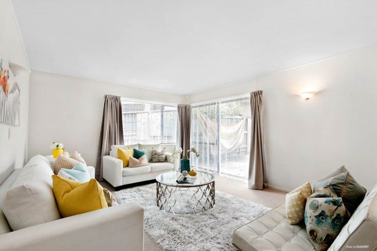 Photo of property in 10 Regia Close, Half Moon Bay, Auckland, 2012