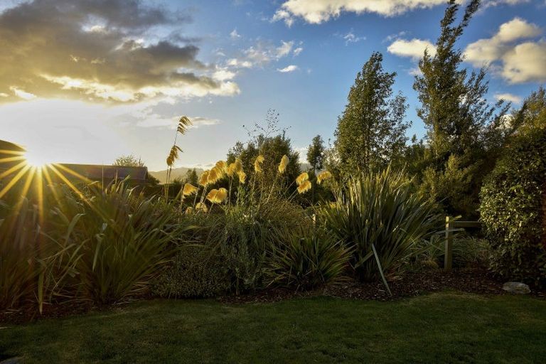 Photo of property in 14 Jacks Point Rise, Jacks Point, Queenstown, 9371