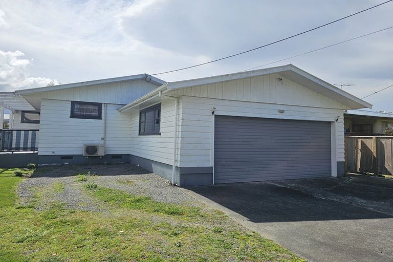 Photo of property in 2 Wavell Crescent, Lansdowne, Masterton, 5810