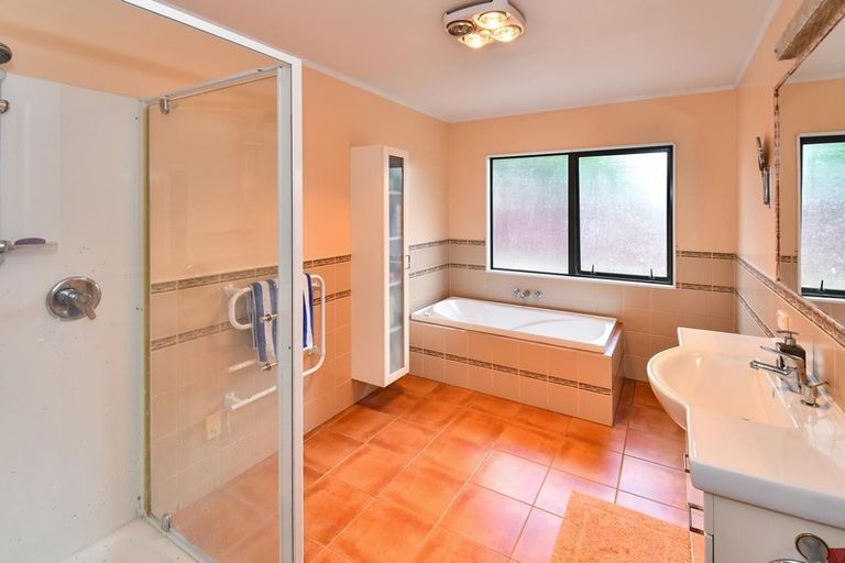 Photo of property in 21 Trossach Place, Wattle Downs, Auckland, 2103