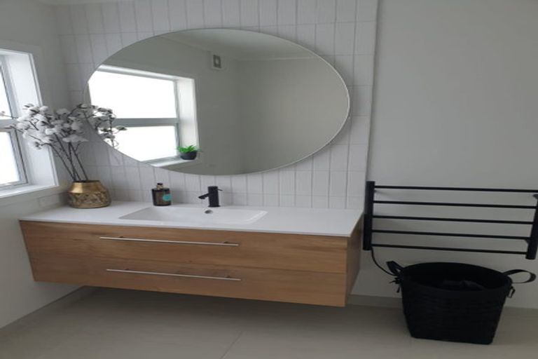 Photo of property in 100 Kupe Drive, Whitianga, 3510