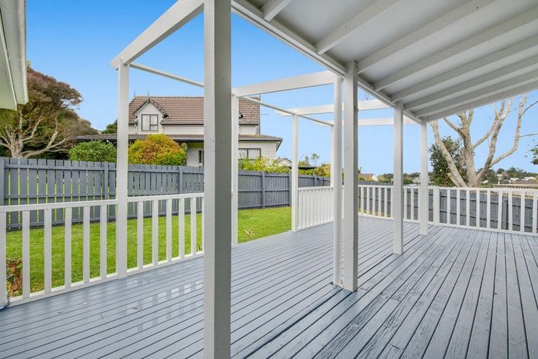 Photo of property in 1/22 Leiden Place, Totara Vale, Auckland, 0629