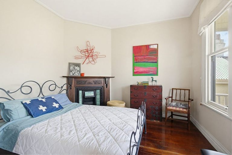 Photo of property in 32 Eden Street, Island Bay, Wellington, 6023