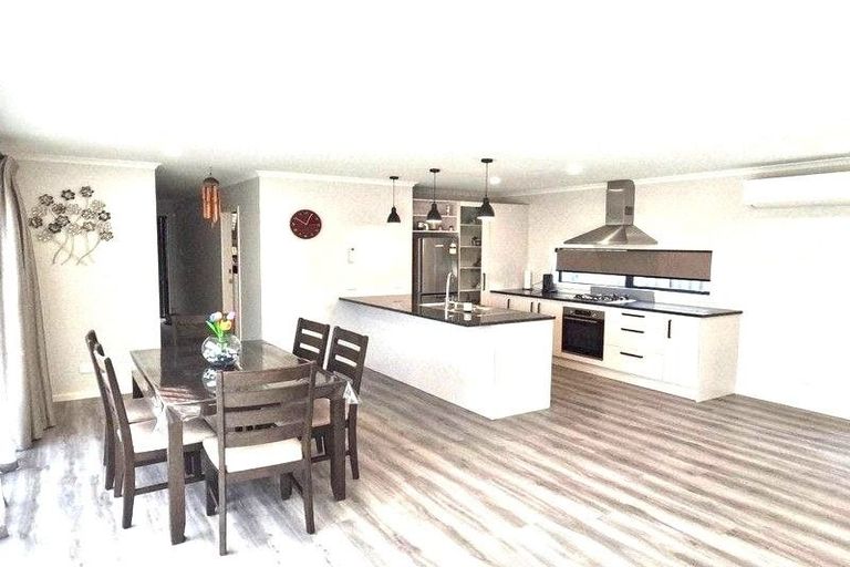 Photo of property in 14 Torea Place, Kenepuru, Porirua, 5022