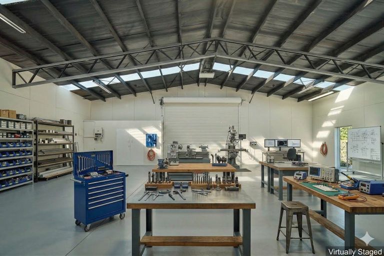 Photo of property in 28 Pitt Street, Clive, 4102