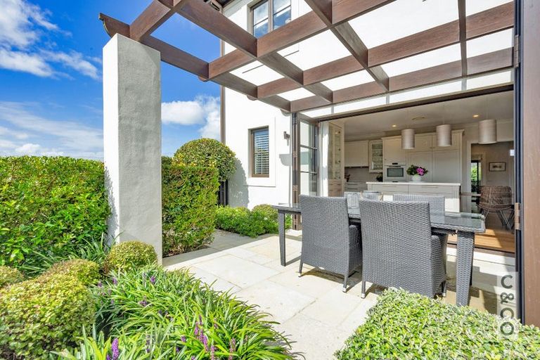 Photo of property in 8 Tauwaka Crescent, Riverhead, 0820