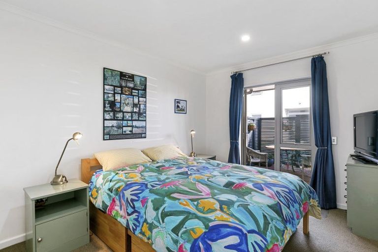 Photo of property in 2/15 Roxburgh Street, Mount Victoria, Wellington, 6011
