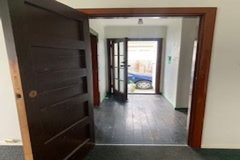 Photo of property in 2/23 Pitcairn Crescent, Bryndwr, Christchurch, 8053