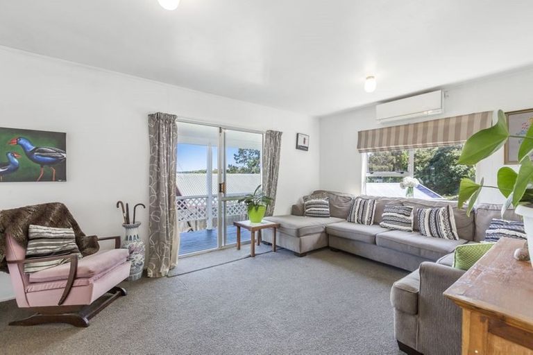 Photo of property in 27 Springtime Crescent, Stanmore Bay, Whangaparaoa, 0932