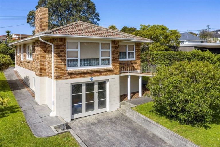 Photo of property in 265 Great North Road, Henderson, Auckland, 0612