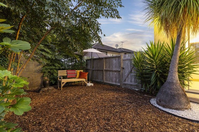 Photo of property in 5 Houhere Close, Albany, Auckland, 0632