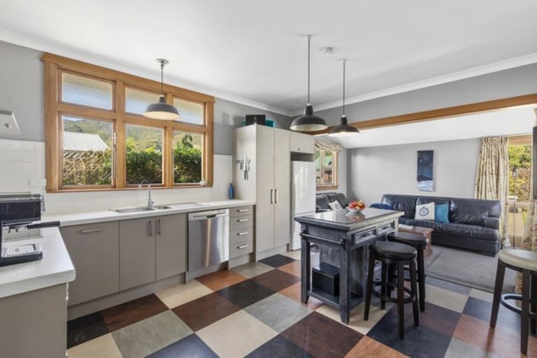 Photo of property in 15 Brasell Street, Fairfield, Lower Hutt, 5011