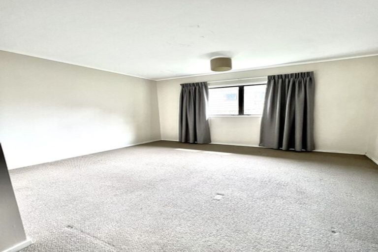 Photo of property in 242a East Coast Road, Forrest Hill, Auckland, 0620