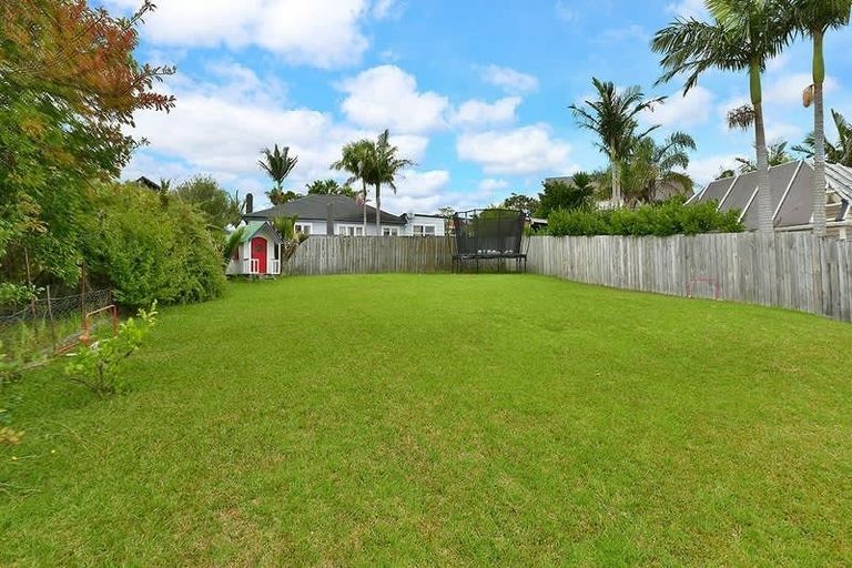 Photo of property in 584 Beach Road, Rothesay Bay, Auckland, 0630