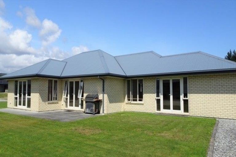 Photo of property in 16 Ridgeway Drive, Greymouth, 7805