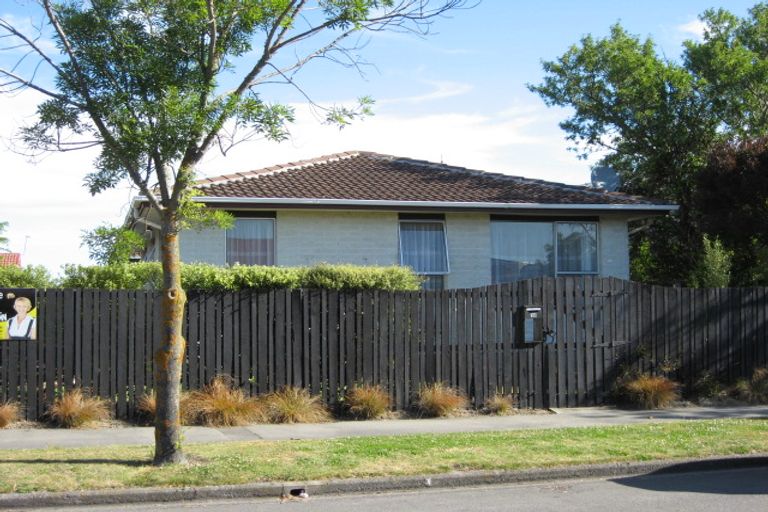 Photo of property in 2/3 Sequoia Place, Parklands, Christchurch, 8083