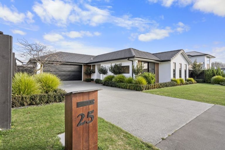 Photo of property in 25 Malaga Crescent, Harewood, Christchurch, 8051