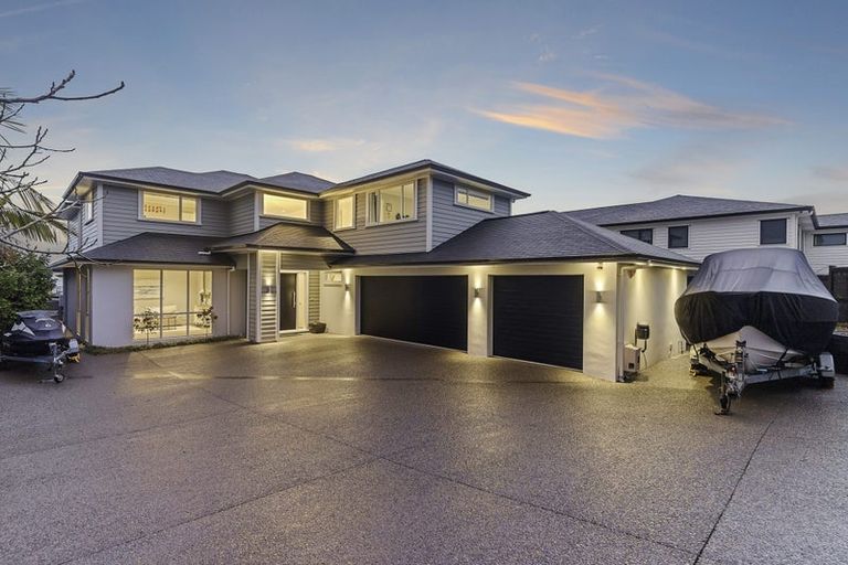 Photo of property in 8 Verley Rise, East Tamaki Heights, Auckland, 2016