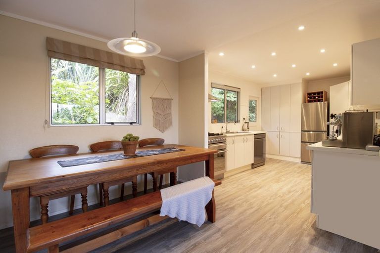 Photo of property in 18 Toporoa View, Ascot Park, Porirua, 5024