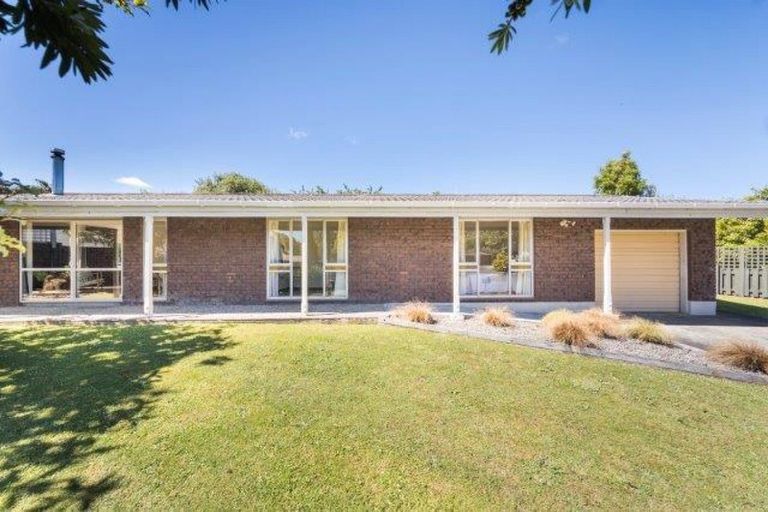 Photo of property in 42 Meadowbrook Drive, Cloverlea, Palmerston North, 4412