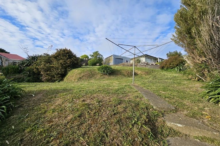 Photo of property in 57 Salford Street, Newlands, Wellington, 6037