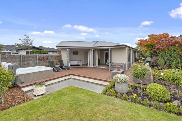 Photo of property in 36 Harrowdale Drive, Avonhead, Christchurch, 8042