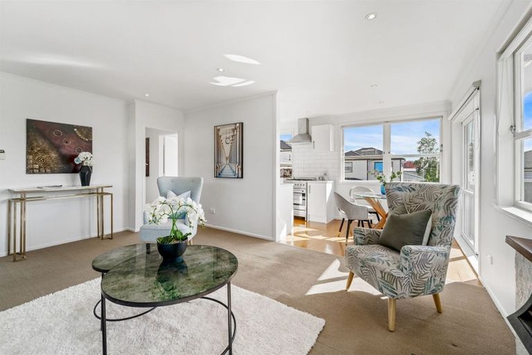 Photo of property in 1/23 Bond Crescent, Forrest Hill, Auckland, 0620