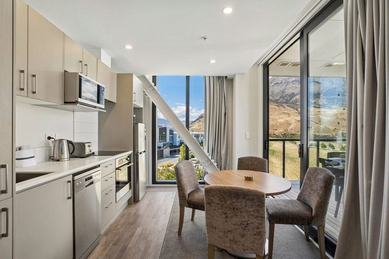 Photo of property in Wyndham Gardens Apartments, 30 Red Oaks Drive, Frankton, Queenstown, 9300