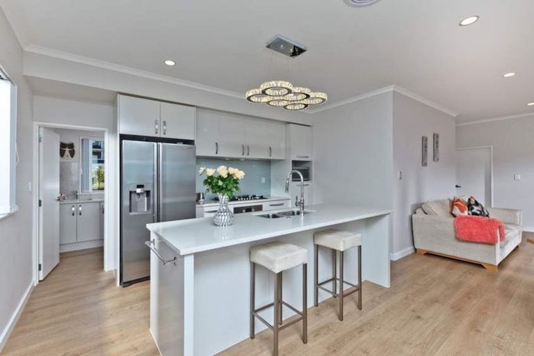 Photo of property in 14 Ascension Crescent, Orewa, 0931