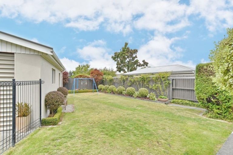 Photo of property in 30 Sevenoaks Drive, Bryndwr, Christchurch, 8053