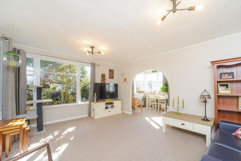 Photo of property in 11 Sinclair Avenue, Highbury, Palmerston North, 4412