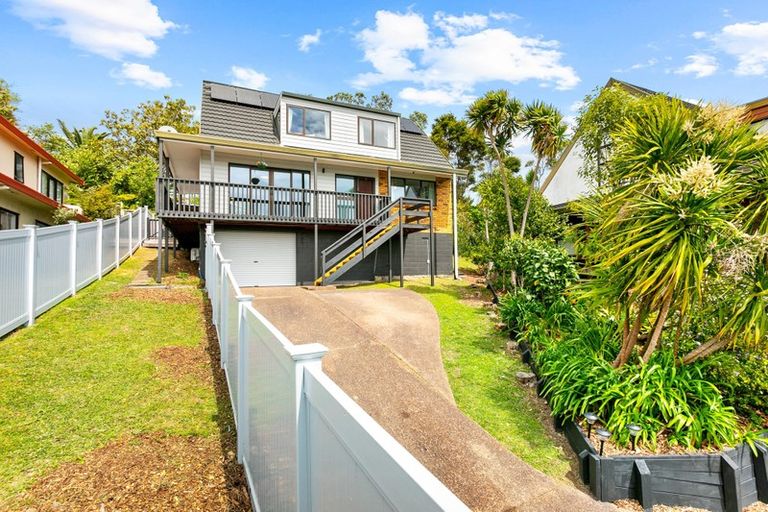 Photo of property in 1/84a Avonleigh Road, Green Bay, Auckland, 0604