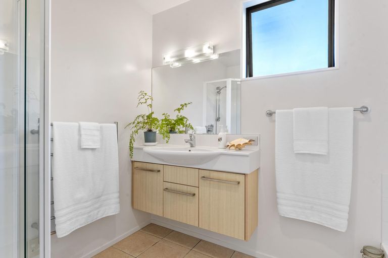 Photo of property in 68 Barrier View Road, Leigh, 0985