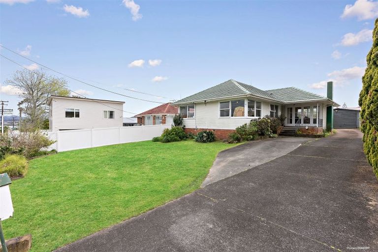 Photo of property in 154 View Road, Sunnyvale, Auckland, 0612