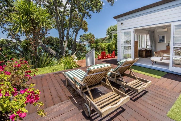 Photo of property in 13 Stanley Point Road, Stanley Point, Auckland, 0624