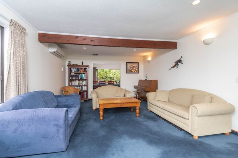 Photo of property in 39 Thatcher Crescent, Crofton Downs, Wellington, 6035