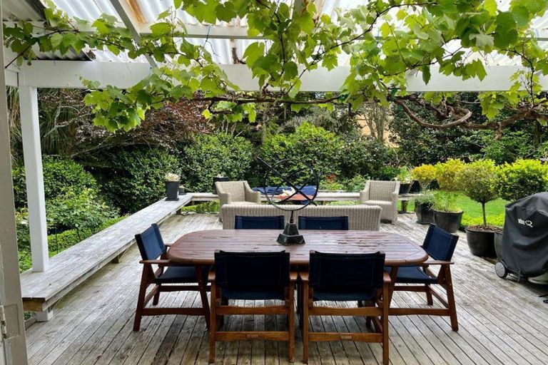 Photo of property in 11 Pendarves Street, New Plymouth, 4310