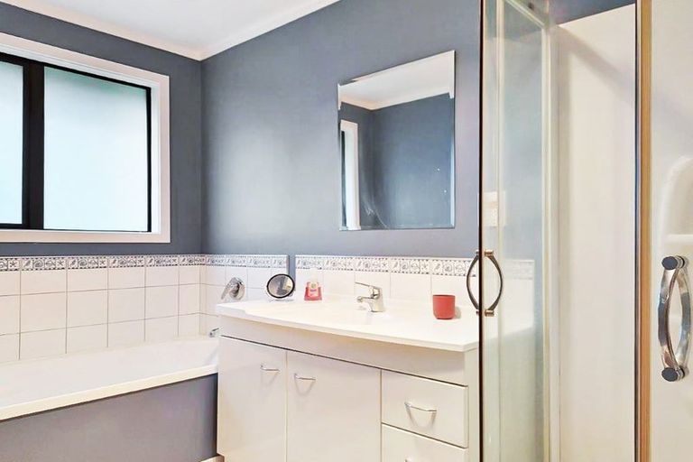 Photo of property in 40 Seymour Grove, Kingsley Heights, Upper Hutt, 5018