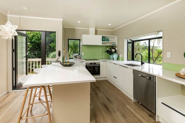 Photo of property in 33 Waipuia Place, Greenhithe, Auckland, 0632
