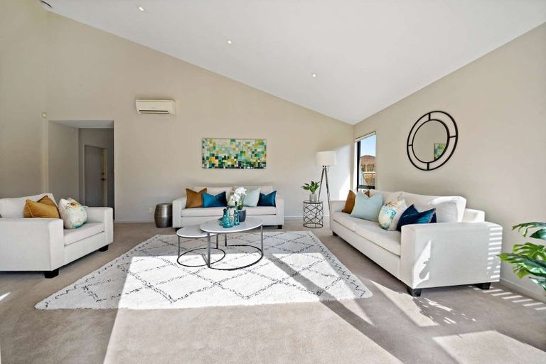 Photo of property in 25 Erne Crescent, East Tamaki, Auckland, 2016