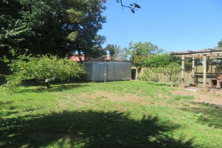 Photo of property in 22 Saint Albans Grove, Woburn, Lower Hutt, 5010