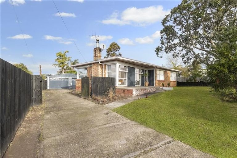Photo of property in 82 Glengarry Road, Glen Eden, Auckland, 0602