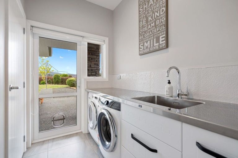 Photo of property in 14 Summerfield Way, Parahaki, Whangarei, 0112